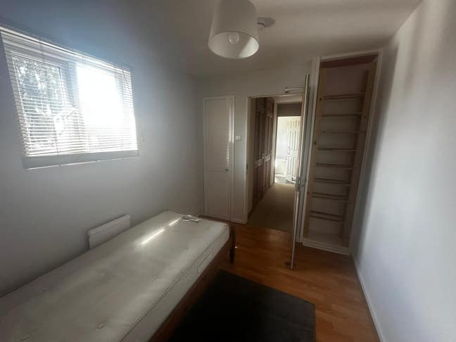 Quiet room available in friendly house Main Photo