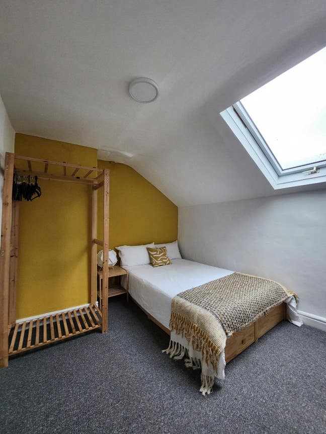 Double Bedroom in Period Home Main Photo