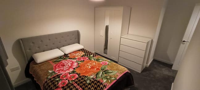 Large double bedroom in a new built property  Main Photo
