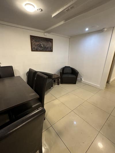 Cozy Basement Room with En-Suite Main Photo