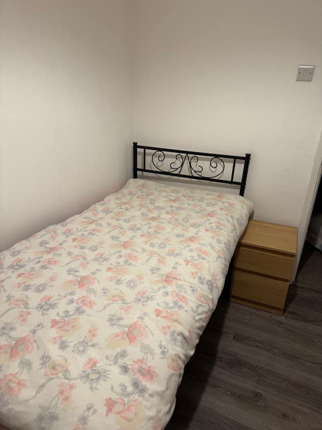 Single Room Fully Furnished Main Photo