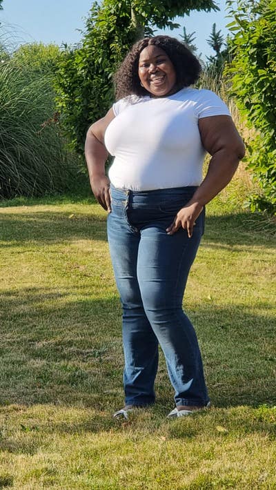 35 year old Female seeks a double room Main Photo