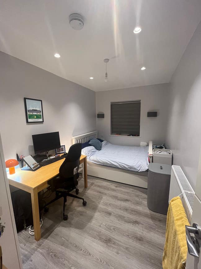 2 bed, looking for 1 flat mate Main Photo