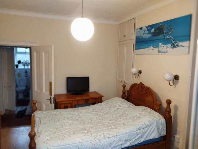Lovely double room in great location Main Photo