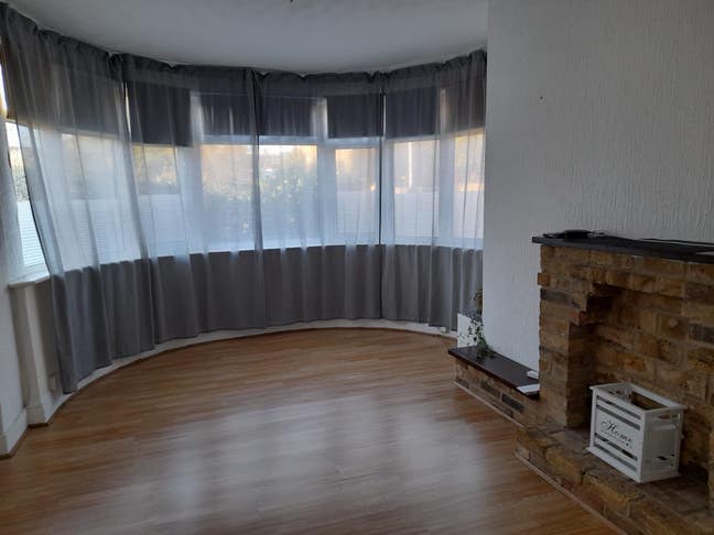 Well maintained, clean & large 1 bed flat    Main Photo