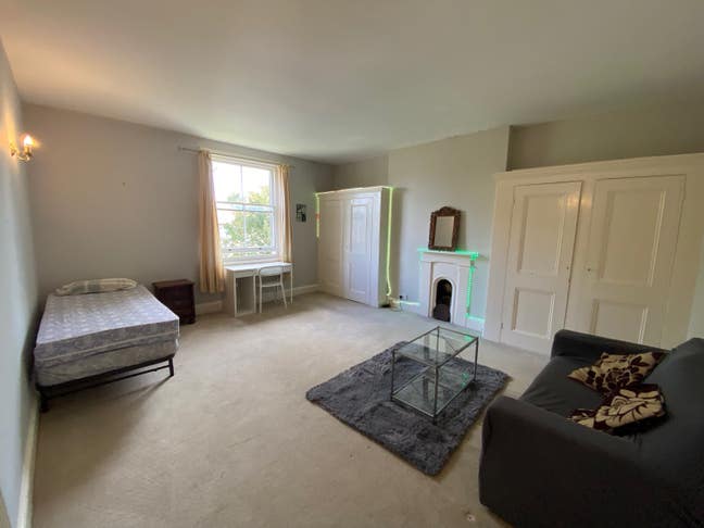 Very large double bedroom/studio Main Photo