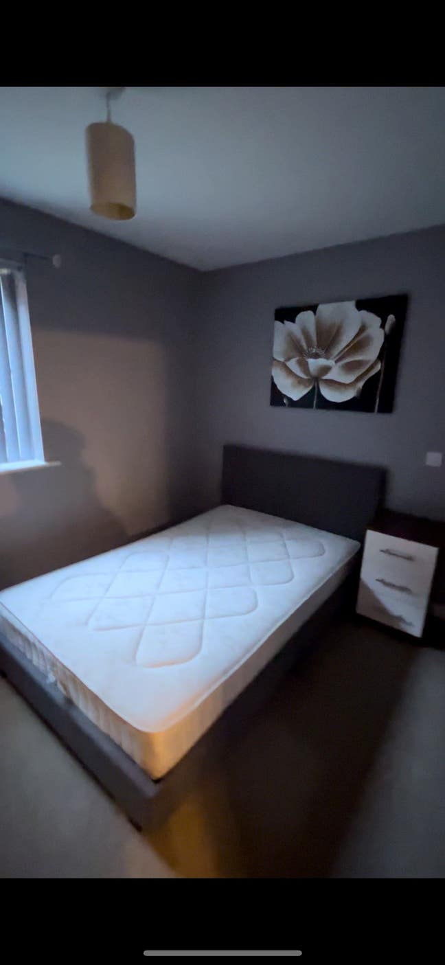 Single room with personal bathroom in B1 Main Photo