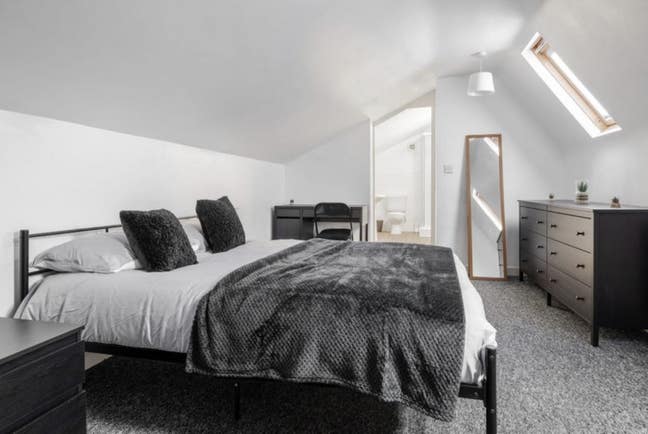 Beautiful Ensuite Double Rooms Bills inc.  Main Photo