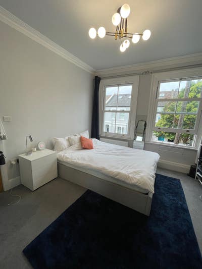 Sunny double room for short-term let in Zone 1 Main Photo