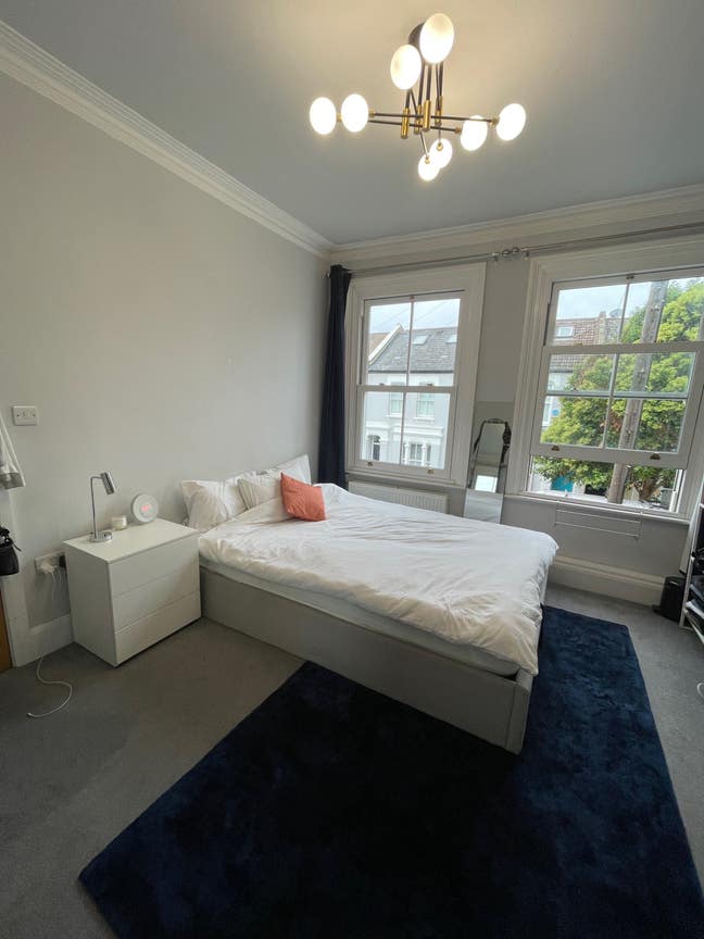 Sunny double room for short-term let in Zone 1 Main Photo