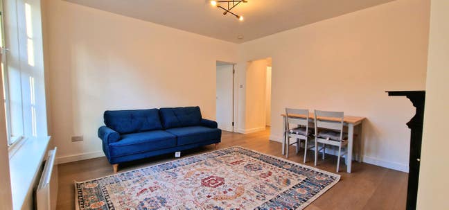Beautiful fully refurbished 2 bed apartment  Main Photo