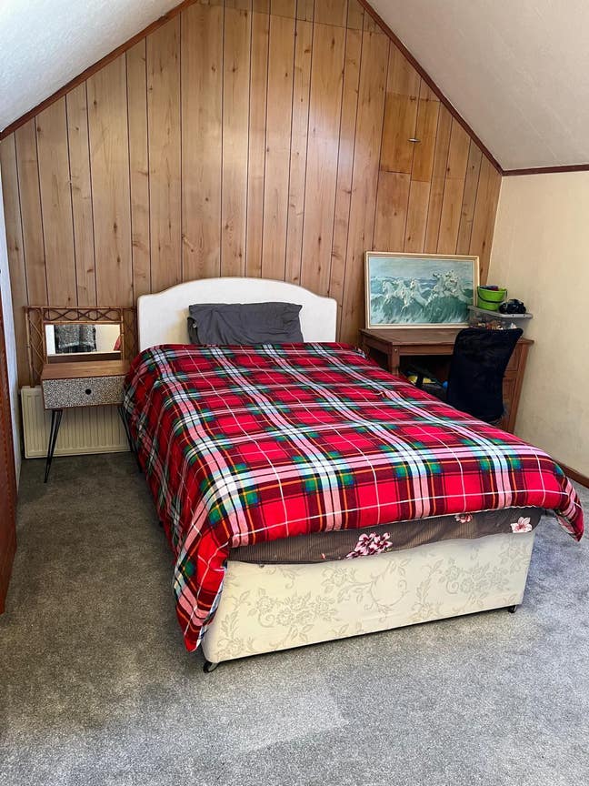 Spacious affordable Room Main Photo
