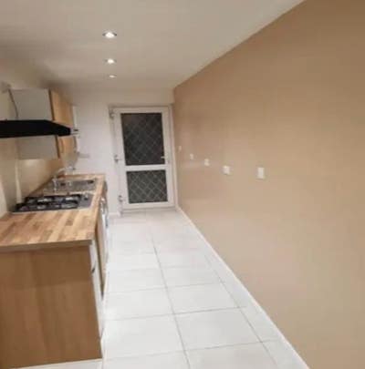 Studio flat (Newly refurbished) Main Photo