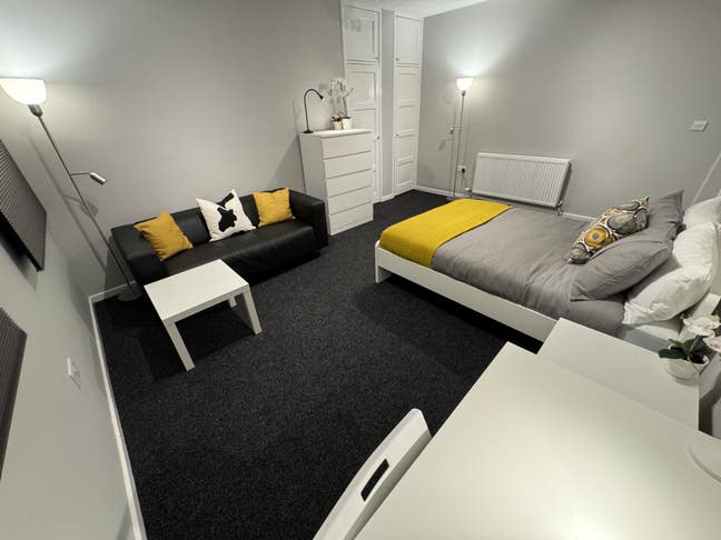 **Fantastic large double rm**&pound;179pw all bills incl Main Photo