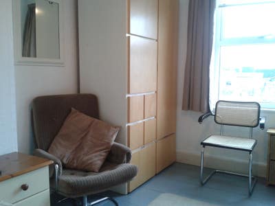 Bright Single & Double rooms in Relaxed House Main Photo