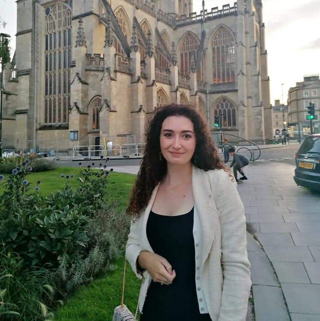 Looking for house/flat share or people to buddy up Main Photo