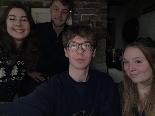 25 y/o looking for Modern Flat Room for ~April Main Photo