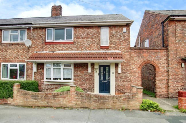 2 Double rooms in a 2 bedroom semi-detached house Main Photo