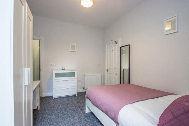 Double En-Suite Room - 2 Mins to Town Main Photo
