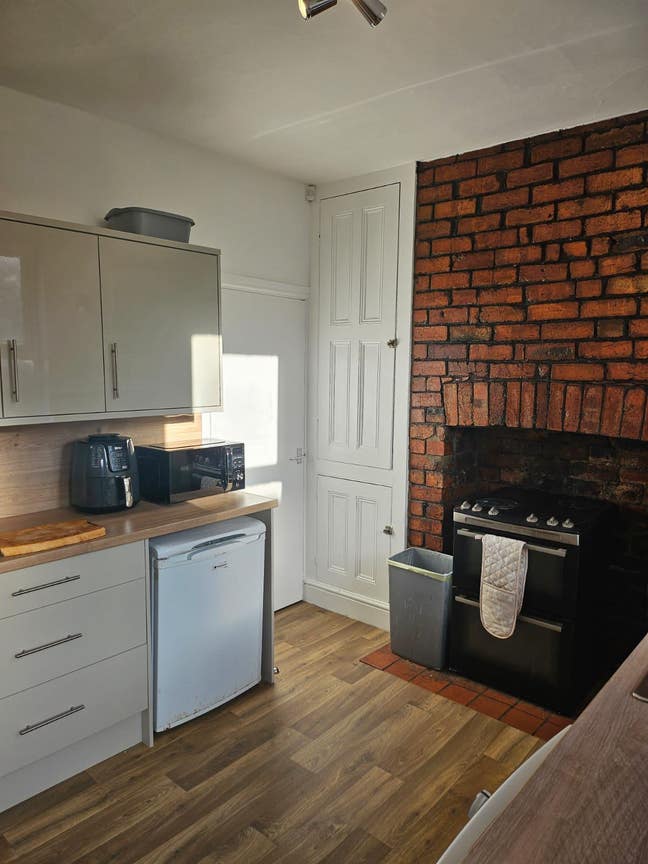 Room available in shared house - Hunters Bar S11 Main Photo
