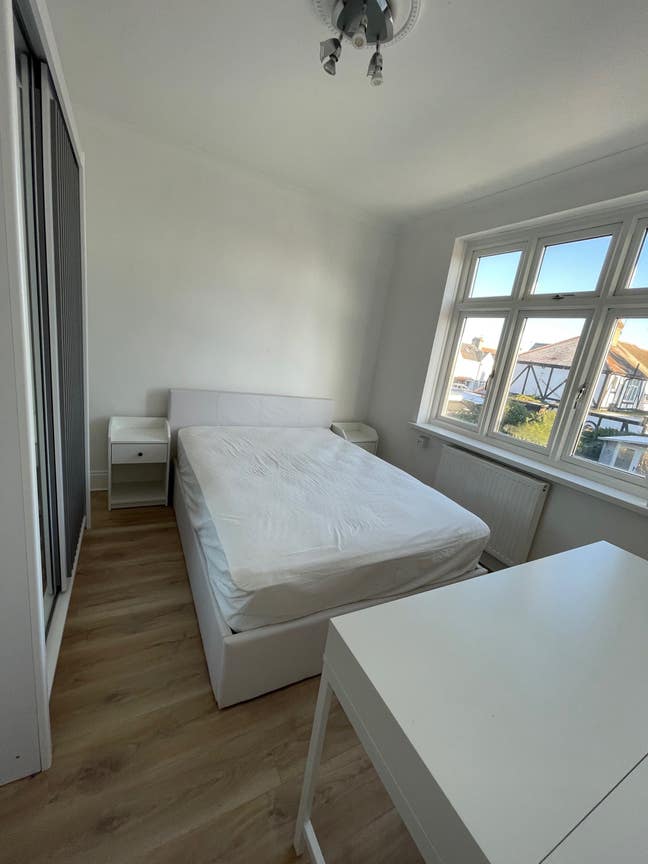 Terms Nego: Flatmate Wanted IG6 Barkingside,Ilford Main Photo