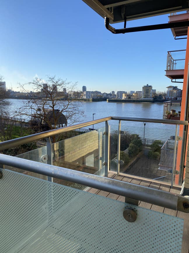 Extra large double room in luxury canary wharf fl Main Photo