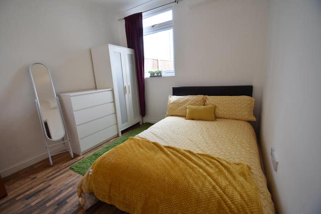 2 Rooms available -Queens Road, Southend On Sea Main Photo