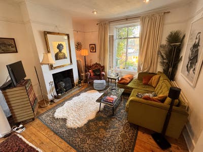 Double Room in a lovely Georgian house (dog) Main Photo