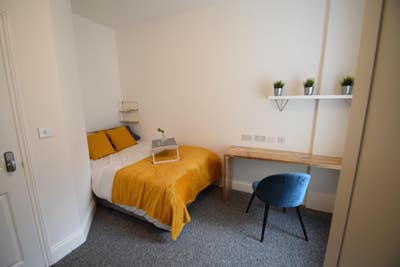 1 ROOM  Close to Hospital - Westborough Road  Main Photo