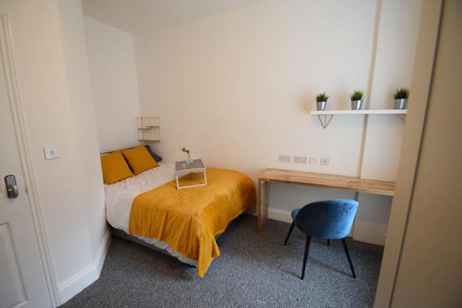 Close to Southend Hospital - Westborough Road  Main Photo