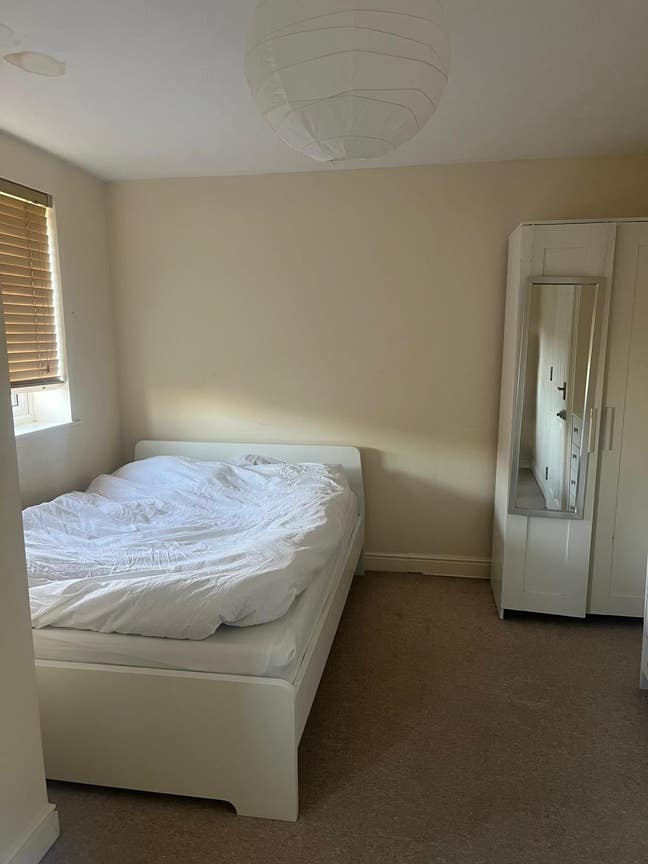 Double bedroom in an all-female houseshare Main Photo