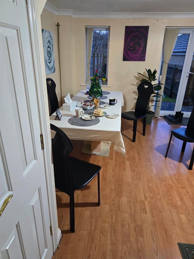 Single + double room available in Grange Park NN4 Main Photo