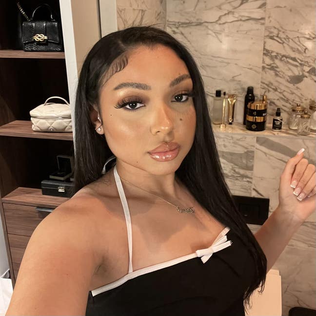 Professional female looking for a room Main Photo