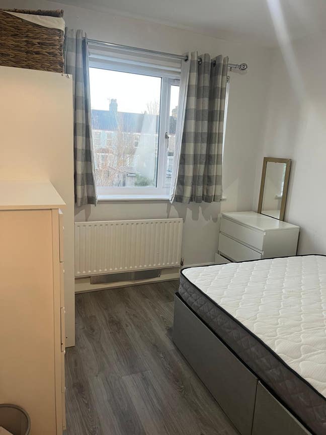  One  Lovely  Double  Room  to  rent Main Photo