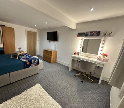 Large double room  Main Photo