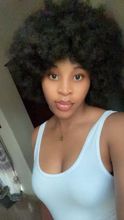 Female professional seeks a double room Main Photo