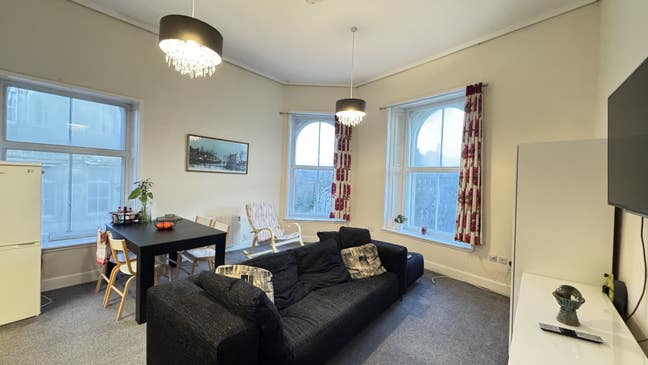 Room in Town -Shortlet Only  Main Photo