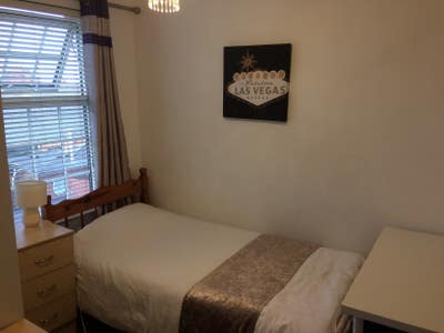 Female required:  Single room in Lwr Ormeau Road Main Photo