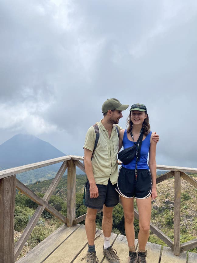 27 y/o couple looking for a room Main Photo