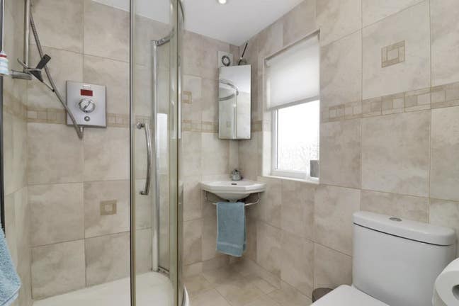 Big Ensuite and Double Rooms available for rent Main Photo