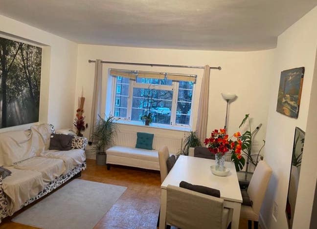 Zones 1/2   large double bedroom bills included  Main Photo