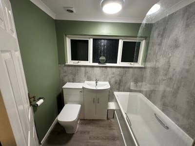 Double bedroom with new bathroom/kitchen Main Photo