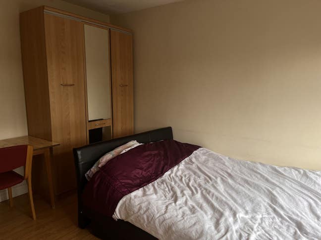 Looking for a female - Master bedroom  Main Photo