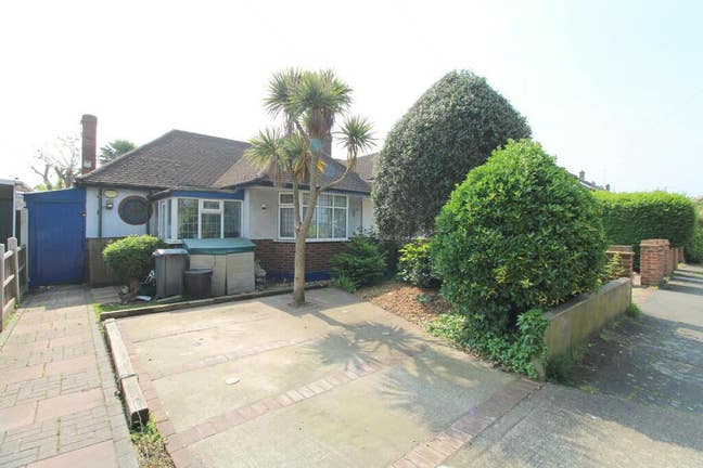 Double Room Feltham TW14  near Heathrow Station Main Photo