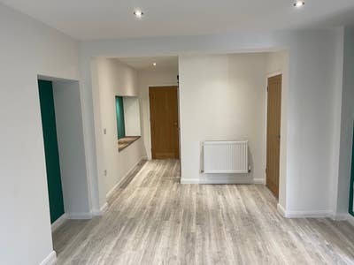 Recently refurbished modern ground floor flat Main Photo