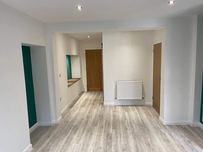 Recently refurbished modern ground floor flat Main Photo