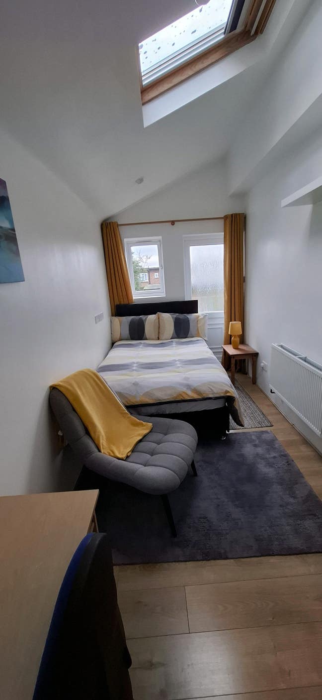  Unique ground floor Larger than average  Single Main Photo