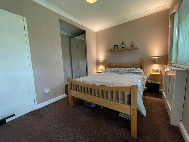 Large Double Room close to bow station with balcon Main Photo