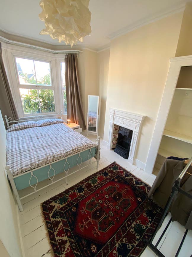 Double room in Raynes Park Main Photo