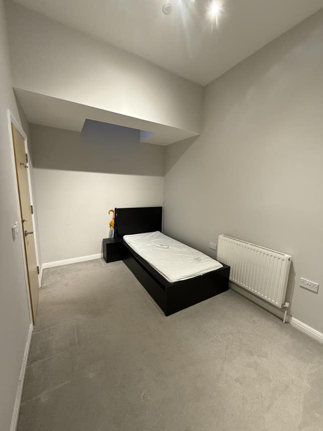 Spacious Double Room in Redhill Town Center Main Photo